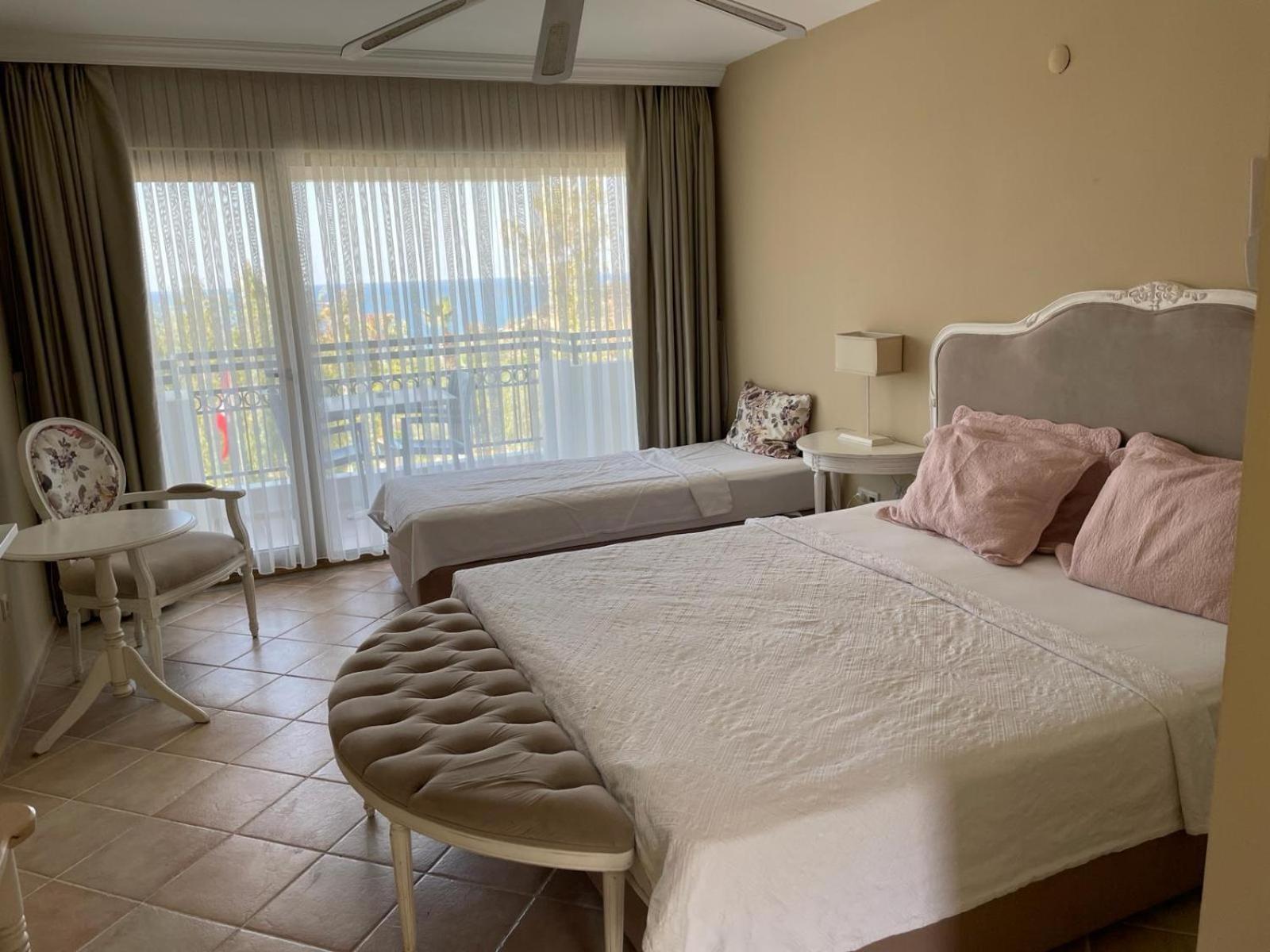 Hotel Carina Kusadası Extérieur photo