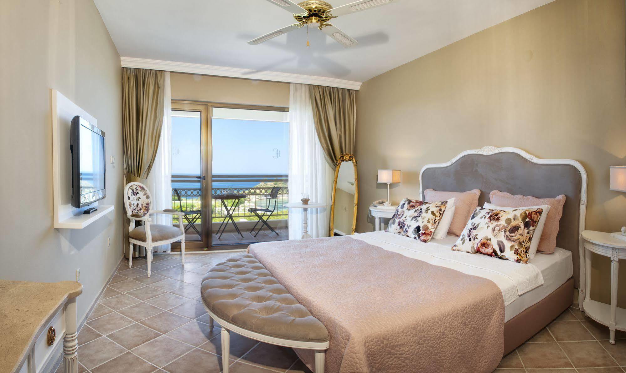 Hotel Carina Kusadası Extérieur photo